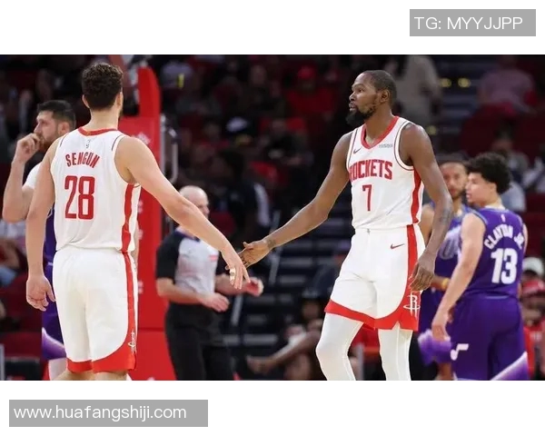 勇士与火箭西部决赛首战激战正酣谁能抢占先机争夺总决赛资格